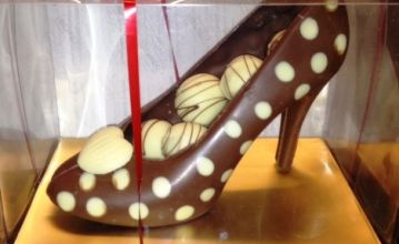 Milk chocolate shoe with truffles